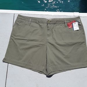 NWT Faded Glory Army Green Classic Fit Short 26W